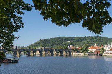 Prague, Çek Cumhuriyeti. Mayıs 2018. panoramik Charles Köprüsü Prag, Çek Cumhuriyeti