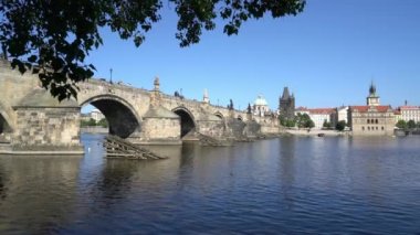 Prague, Çek Cumhuriyeti. Mayıs 2018. panoramik Charles Köprüsü Prag, Çek Cumhuriyeti