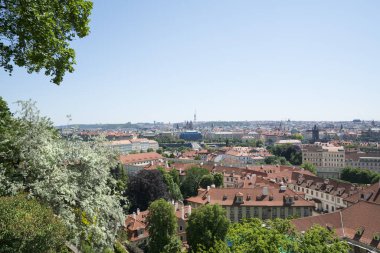 Prague, Çek Cumhuriyeti. Mayıs 2018. panoramik şehir ve surlar Prag, Çek Cumhuriyeti bahçeleri