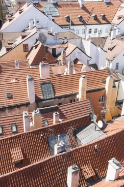 Prague, Çek Cumhuriyeti. Mayıs 2018. bir bölge Mala Strana Prag, Çek Cumhuriyeti için evlerin çatıları görünümünü