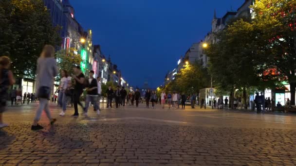 Prag Tschechische Republik Mai 2018 Passanten Bei Sonnenuntergang Prag Tschechische — Stockvideo