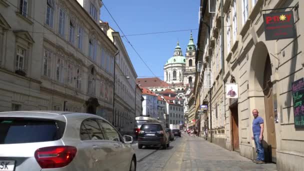 Prag Tjeckien Maj 2018 Spårvagn Går Genom Gata Den Historiska — Stockvideo