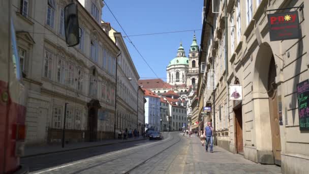 Prag Tjeckien Maj 2018 Spårvagn Går Genom Gata Den Historiska — Stockvideo