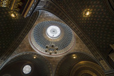Prague, Çek Cumhuriyeti. Mayıs 2018. Prag'da İspanyol sinagog içinde süslemeleri, 