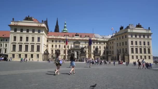 Prague République Tchèque Mai 2018 Vue Dessus Des Touristes Devant — Video