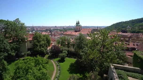 Praha, Česká republika. Květen 2018. Panoramatický pohled na město od Pražského hradu, Česká republika