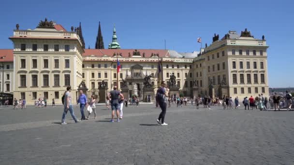 Praga República Checa Mayo 2018 Vista Superior Los Turistas Frente — Vídeo de stock