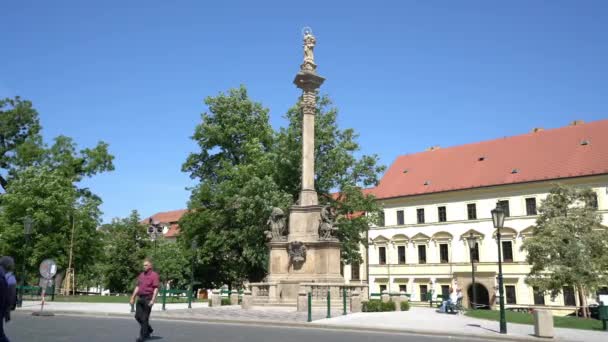 Praga República Checa Mayo 2018 Hradcanske Namesti Columnas Peste Praga — Vídeo de stock