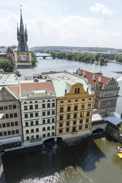 Praha Tsekin Tasavalta Toukokuu 2018 Panoraamanäkymä Molavajoelle Prahassa Tsekkoslovakiassa — kuvapankkivalokuva