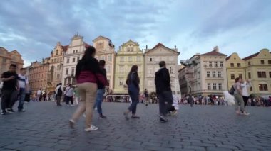Prague, Çek Cumhuriyeti. Mayıs 2018. Eski Şehir Meydanı günbatımı, Prague, Çek Cumhuriyeti için genel bakış