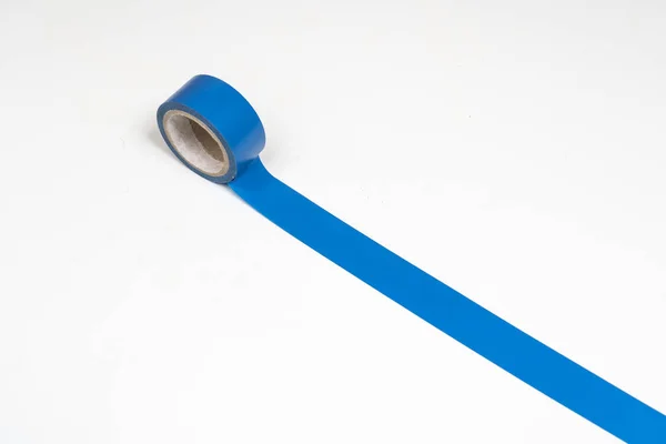 Rouleau Ruban Isolant Bleu Sur Une Surface Blanche — Photo