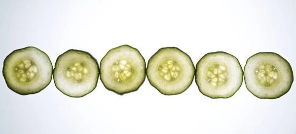 Zucchini Skivor Lit Från Baksidan — Stockfoto