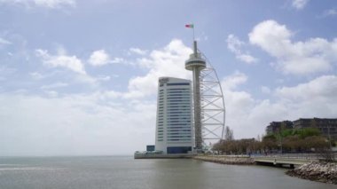 Lizbon, Portekiz. Nisan 2018. Vasco da Gama kuleye Lizbon, Portekiz bir bakış