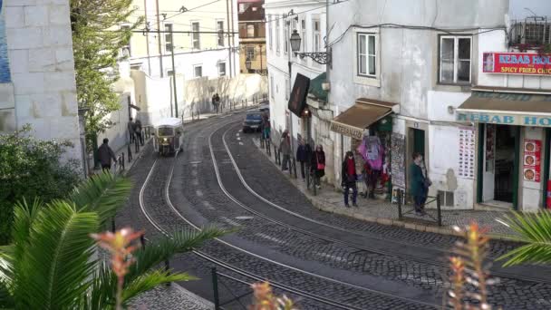 リスボン ポルトガル 2018 リスボン ポルトガルの中心部の通りで有名なトラム — ストック動画