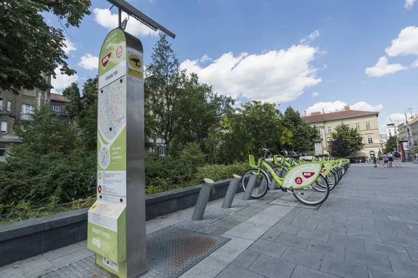 Budapest Hongarije Juli 2018 Elektrische Fiets Verhuur Toren Boedapest Hongarije — Stockfoto