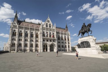  Budapeşte, Macaristan. Temmuz 2018. Budapeşte, Macaristan'da Kossuth meydanında bina Macaristan Parlamentosu'nun