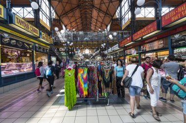 Budapeşte, Macaristan. Temmuz 2018. Budapeşte, Macaristan'ın kapalı merkezi pazar görünümü