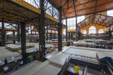 Budapeşte, Macaristan. Temmuz 2018. Budapeşte, Macaristan'ın kapalı merkezi pazar görünümü