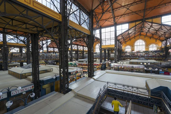 Budapeşte, Macaristan. Temmuz 2018. Budapeşte, Macaristan'ın kapalı merkezi pazar görünümü