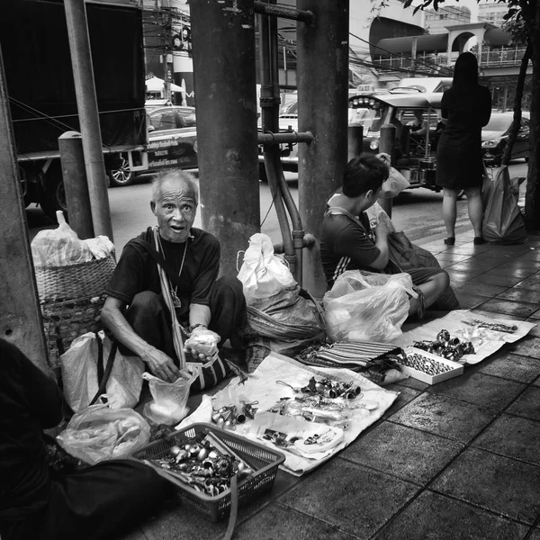 Bangkok Tailândia Velho Vendedor Objetos Uma Rua Centro Cidade — Fotografia de Stock