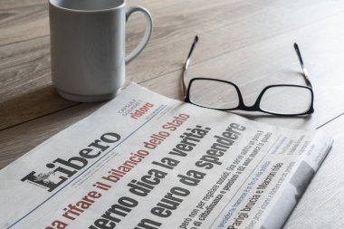 Udine, İtalya. 3 Aralık 2018. Masada Libero İtalyan gazetesi