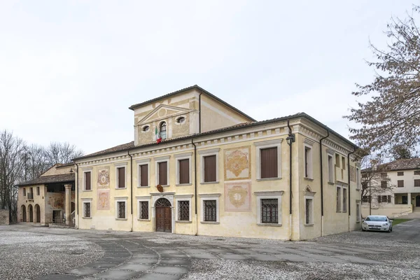 意塞托尔 雷盖纳 意大利弗留利 威尼斯朱利亚地区 2019年1月12日 意大利弗留利 威尼斯朱利亚地区塞斯托 雷盖纳中世纪修道院庭院内的市政厅所在地 — 图库照片