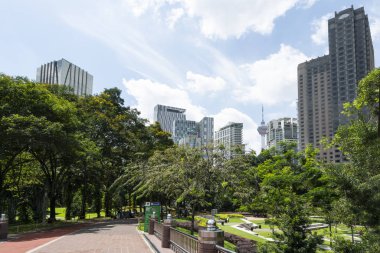Kuala Lumpur, Malezya. Ocak 2019. Kuala Lumpur, Malezya Klcc park ağaçlarda