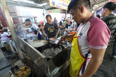 Kuala Lumpur, Malezya. Ocak 2019. Kuala Lumpur, Malezya, Çin Mahallesi'ndeki sokaklarda Restoran görünüm