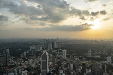 Kuala Lumpur, Malezya. Ocak 2019. Gün batımında panoramik Kuala Lumpur, Malezya