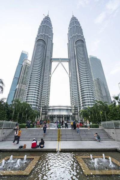 Kuala Lumpur Malajsie Ledna 2019 Pohled Fontány Před Petronas Twin — Stock fotografie