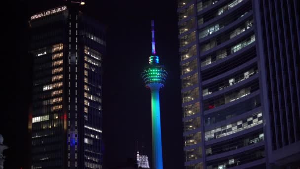 クアラルンプール マレーシア 2019 クアラルンプール マレーシアで照らされたメナラ空港タワーの夜景 — ストック動画