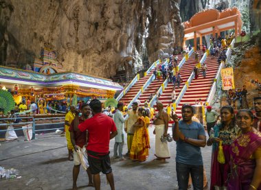 Kuala Lumpur, Malezya. Ocak 2019. sadık tapınaklarda Batu mağaraları içinde dua