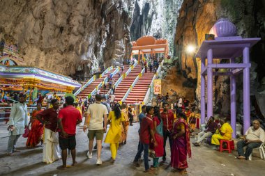 Kuala Lumpur, Malezya. Ocak 2019. sadık tapınaklarda Batu mağaraları içinde dua