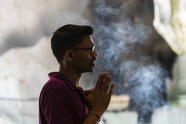 Kuala Lumpur, Malezya. Ocak 2019. sadık tapınaklarda Batu mağaraları içinde dua