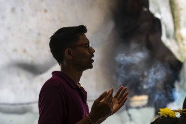 Kuala Lumpur, Malezya. Ocak 2019. sadık tapınaklarda Batu mağaraları içinde dua