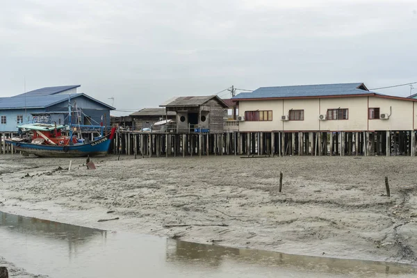 Pulau Ketam, Malezya. Ocak 2019. tipik evler stilts deniz 