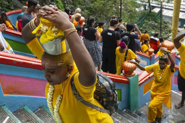 Kuala Lumpur Malesia Gennaio 2019 Fedeli Che Salgono Lunga Scalinata — Foto Stock