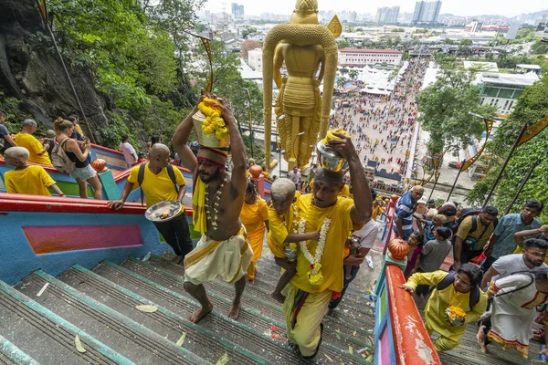 Kuala Lumpur Malaisie Janvier 2019 Fidèles Qui Montent Long Escalier — Photo