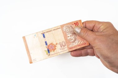 Beyaz bir yüzey üzerinde 10 Malezya Halkası banknotu