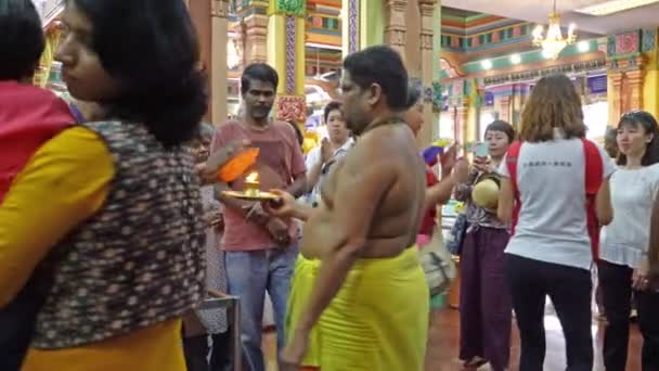 Куала Лумпур Малайзия Январь 2019 Молитвы Верующих Внутри Храма Шри — стоковое видео