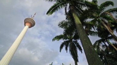 Kuala Lumpur, Malezya. Ocak 2019. Bir görünümünü Klcc park ile Petronas ikiz kuleleri arka planda
