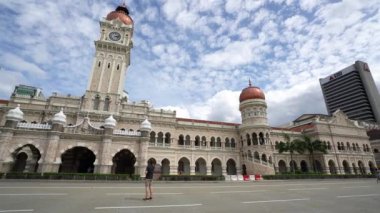 Kuala Lumpur, Malezya. Ocak 2019. turistler Bangunan Sultan Abdul Samad binanın önünde