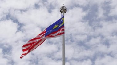 Kuala Lumpur, Malezya. Ocak 2019. Malezya bir bulutlu gökyüzü sallayarak bayrak