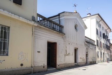  Sadaka of San V kızları cemaatin kilisede
