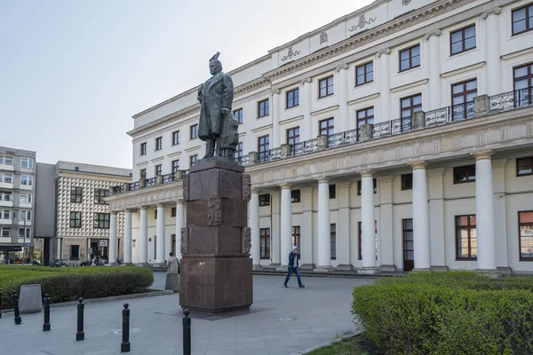 the statue of Stanisaw Moniuszki in Warsaw