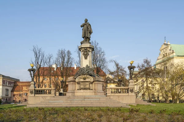 El monumento de Adam Mickiewicz en Varsovia —  Fotos de Stock