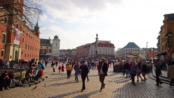 Varsovia Polonia Abril 2019 Una Vista Gente Caminar Plaza Zamkowy — Vídeo de stock