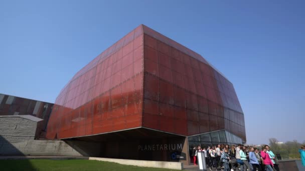 Warschau Polen April 2019 Buitenaanzicht Van Het Planetarium Gebouw — Stockvideo