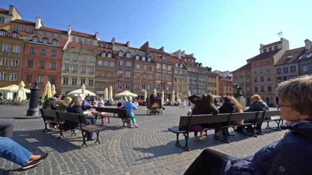 Varsova Puola Huhtikuu 2019 Urkujen Soittaja Rynek Starego Aukiolla — kuvapankkivideo