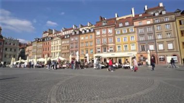 Varşova, Polonya. Nisan 2019. Rynek Starego Miasta meydanının panoramik manzarası